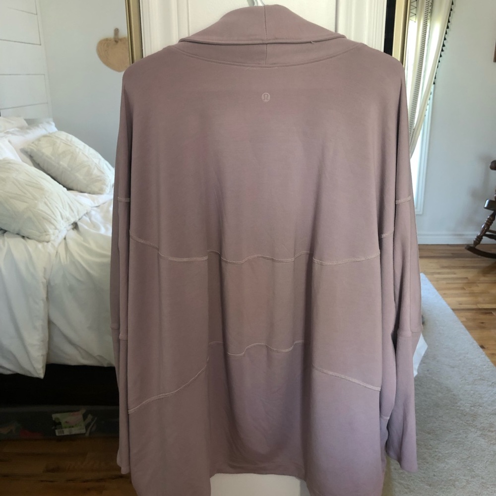 Lululemon Back In Action Wrap - Picture 4 of 11
